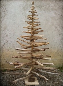 DIY Driftwood Christmas Tree